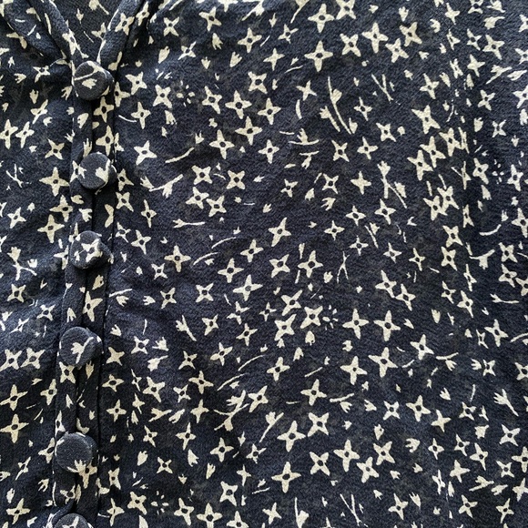 Club Monaco flutter sleeve top - Picture 6 of 7